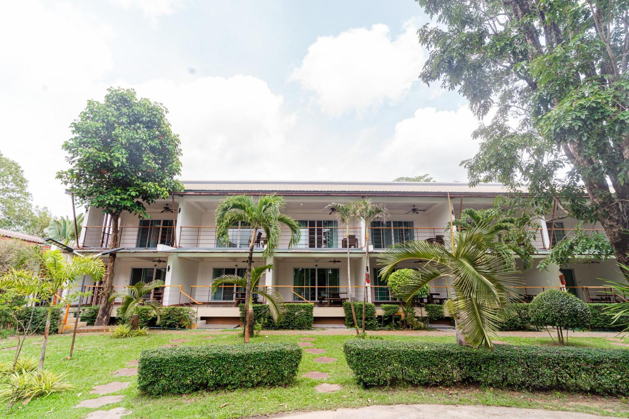 Baan Suan Khun Ta And Golf Resort Ubon Ratchathani Ngoại thất bức ảnh